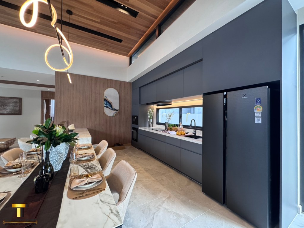 บริษัทรับตกแต่งภายในภูเก็ตแบบครบวงจร
Full-service interior design company in Phuket.
Компания, предоставляющая полный спектр услуг по дизайну интерьеров в Пхукете.